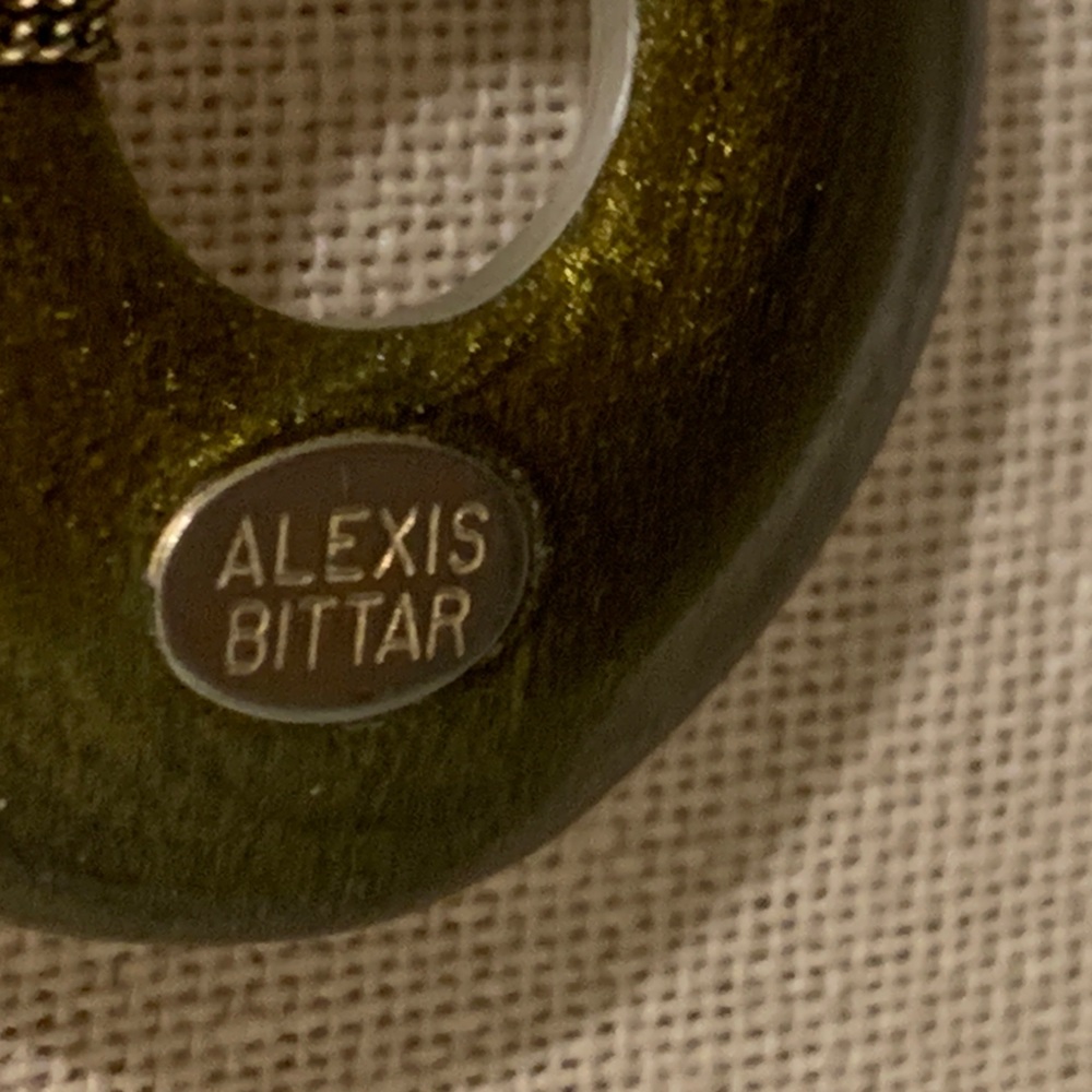 ALEXIS BITTAR Pendant Silver/White Carved Lucite Circle Gold Tone Chain Vintage - Picture 7 of 7